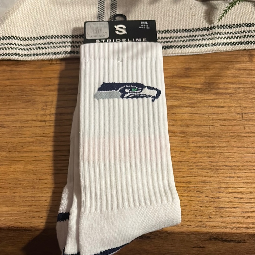 Strideline White Seahawks Socks